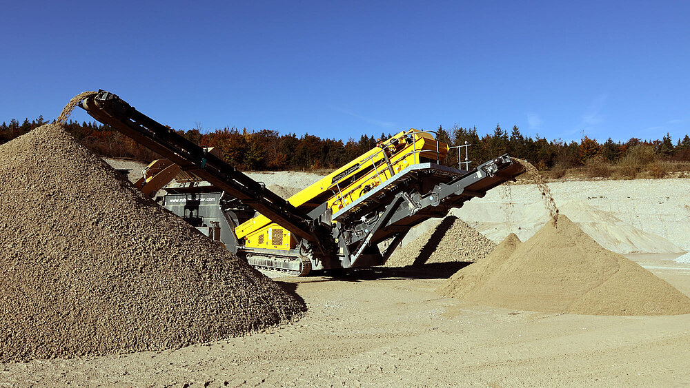 3-way split gravel screen - processing bank gravel