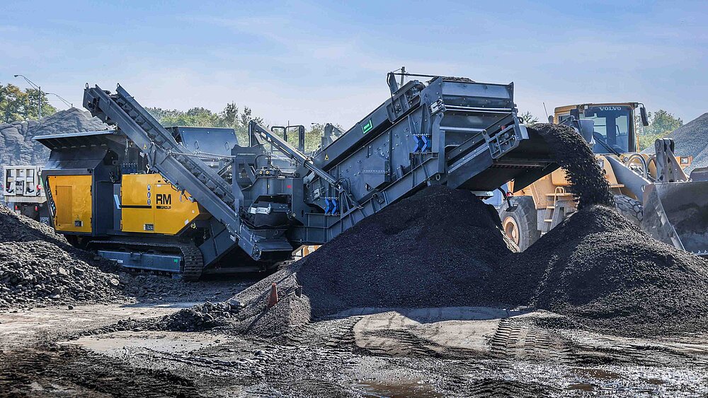 RM 120X Mobile Impactor Crushing Asphalt