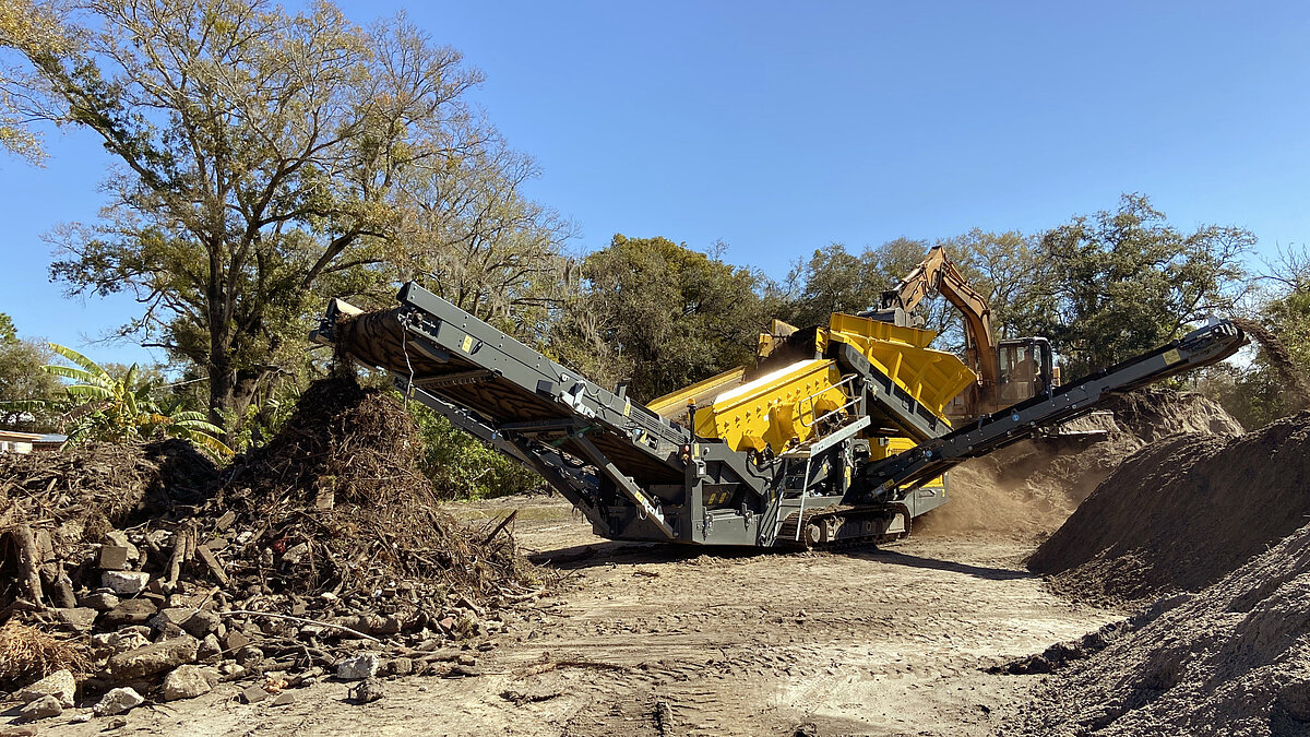 Screening soil and sand in Florida